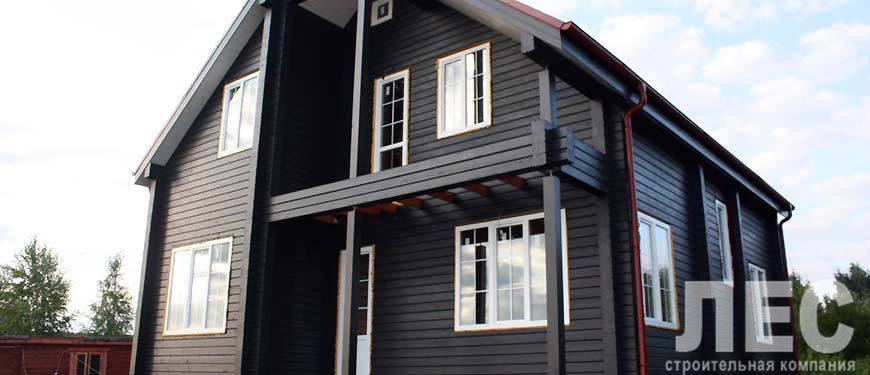Покраска дачного деревянного домика 