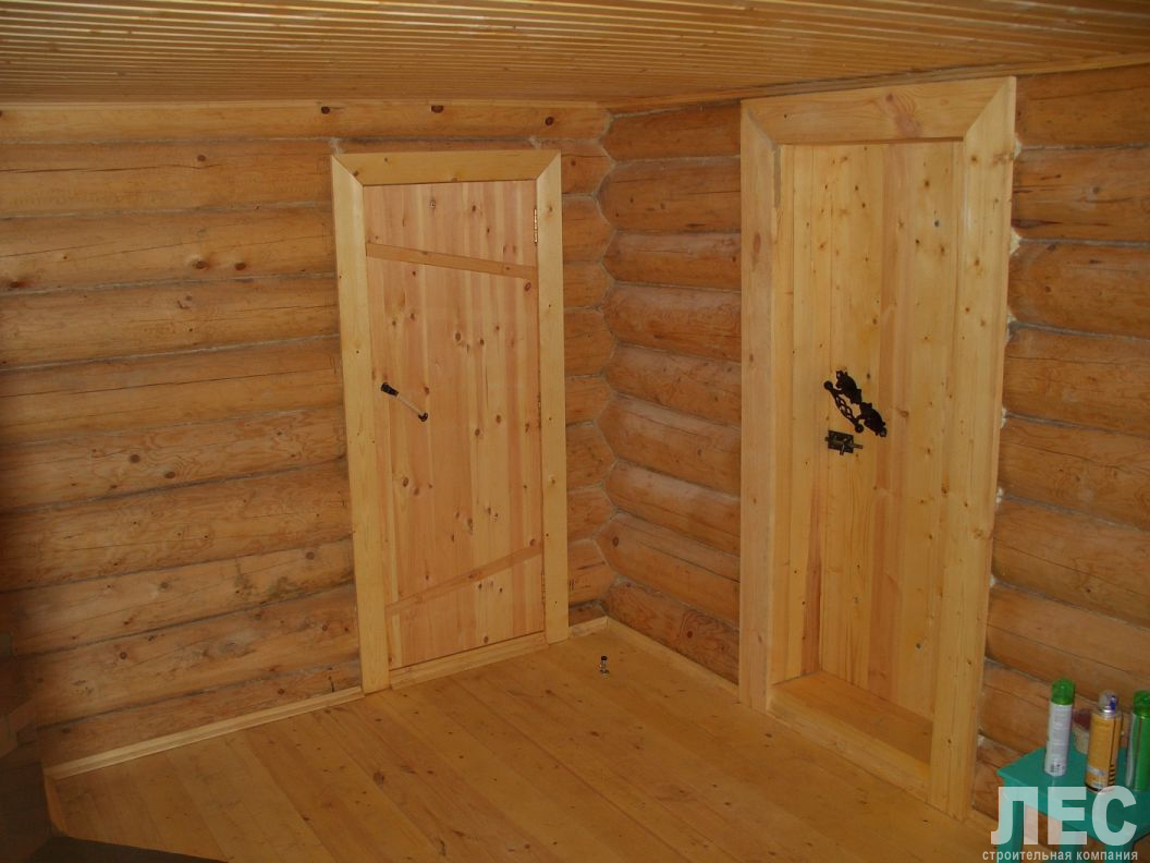деревянная дверь в баню