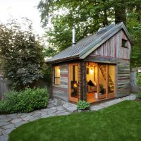 Как построить маленький деревянный домик на даче